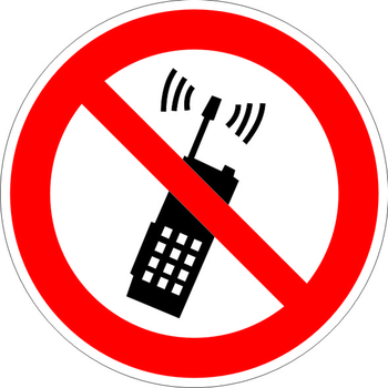 P18 запрещается пользоваться мобильным (сотовым) телефоном или переносной рацией (пленка, 200х200 мм) - Знаки безопасности - Запрещающие знаки - Информационные стенды, перекидные системы. Магазин охраны труда shopstend.ru